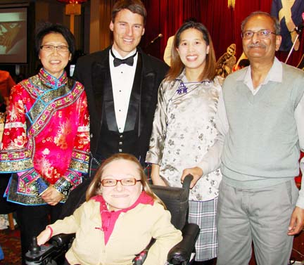 Photo des membres du Syndicat de l'Agriculture avec le Maire de Vancouver, Gregor Robertson